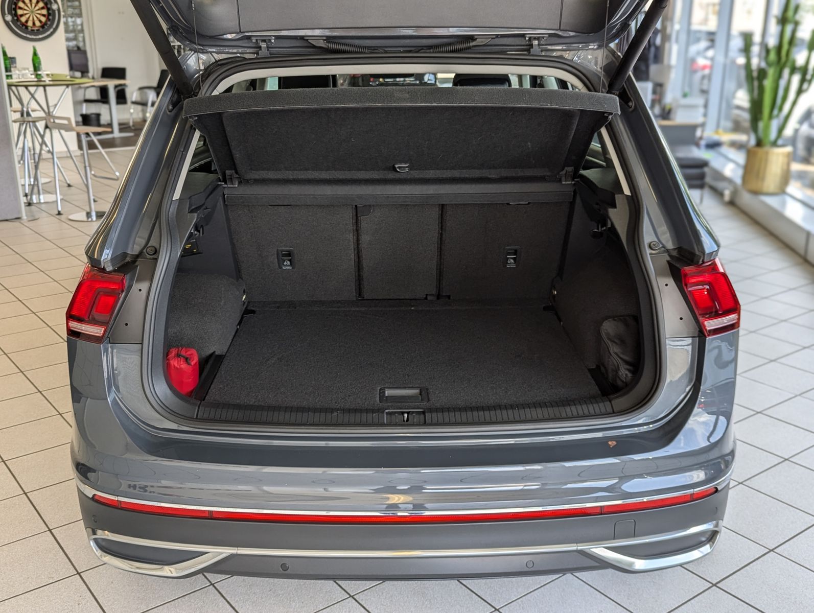 VW Tiguan 2.0 TDI DSG Elegance HUD Assist-Plus StHz - Image 16