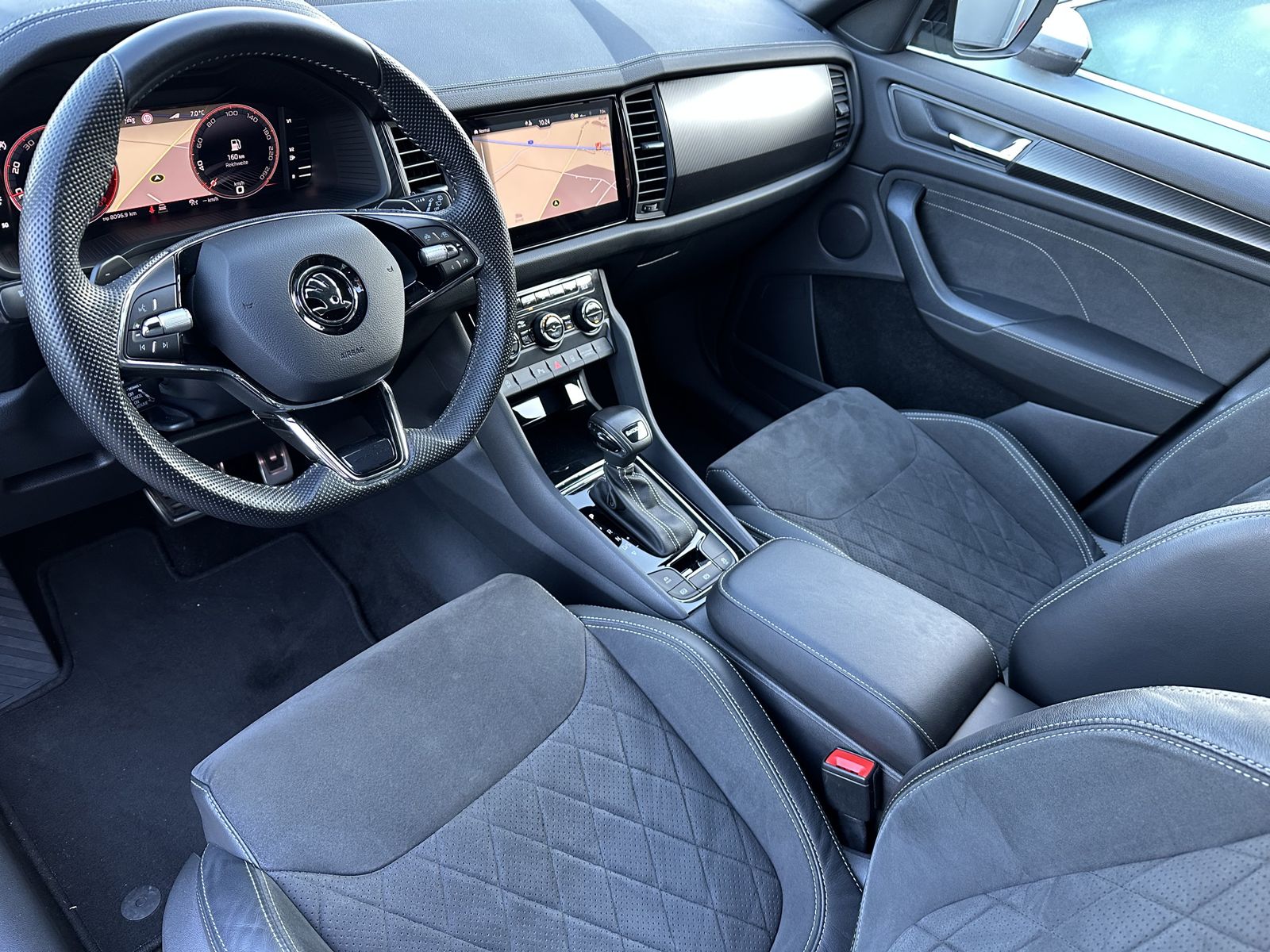 Fahrzeugabbildung SKODA Kodiaq 2.0 TDI DSG Sportline NAV+LED+KAMERA+19ZO