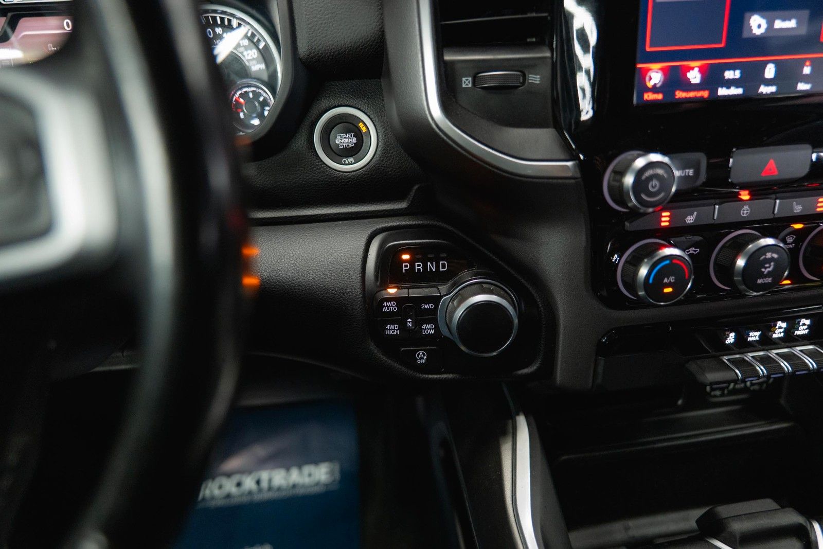 Fahrzeugabbildung Dodge RAM 5.7 V8 HEMI 4x4 Offroad Night-Edition LPG