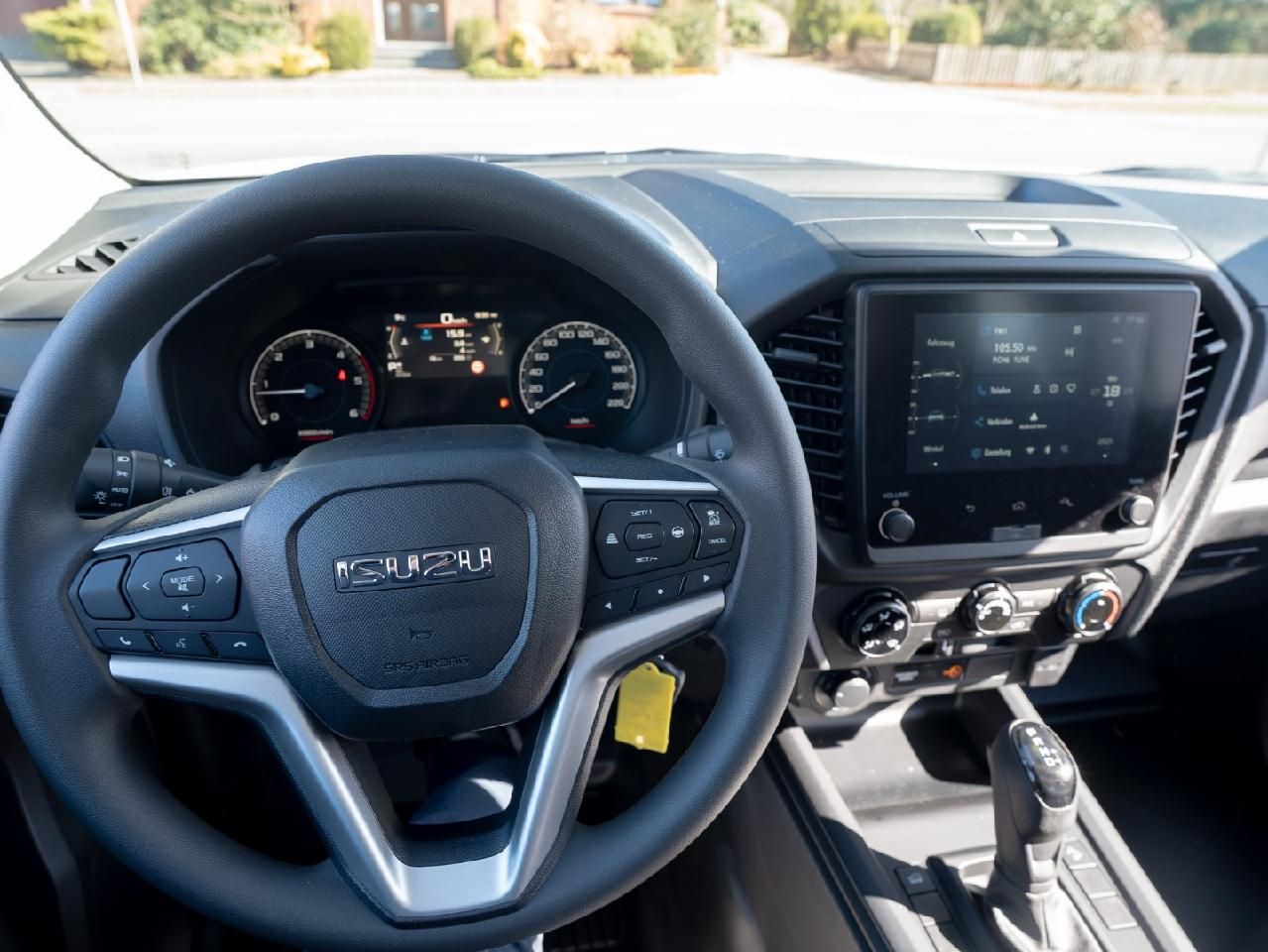 Fahrzeugabbildung Isuzu D-Max Space Cab 4WD L Automatik