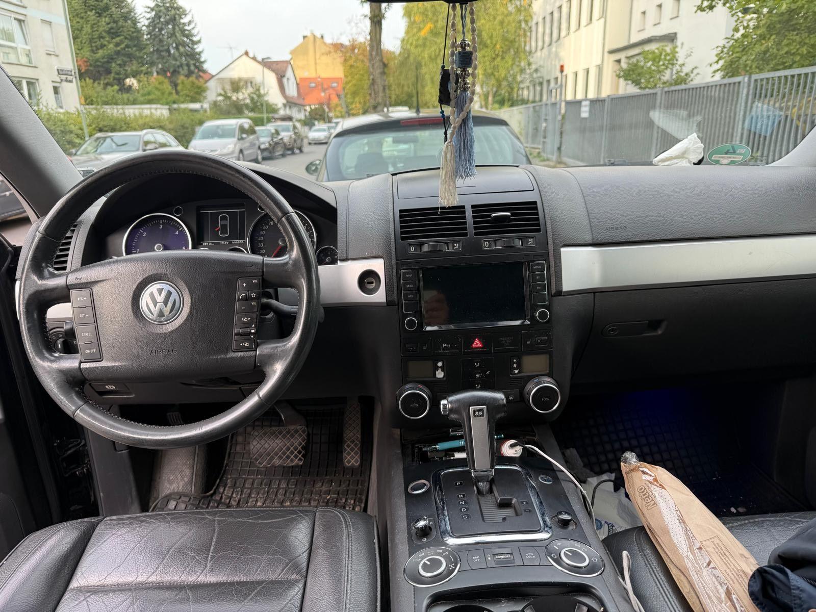 Volkswagen Touareg 2006 — rear view
