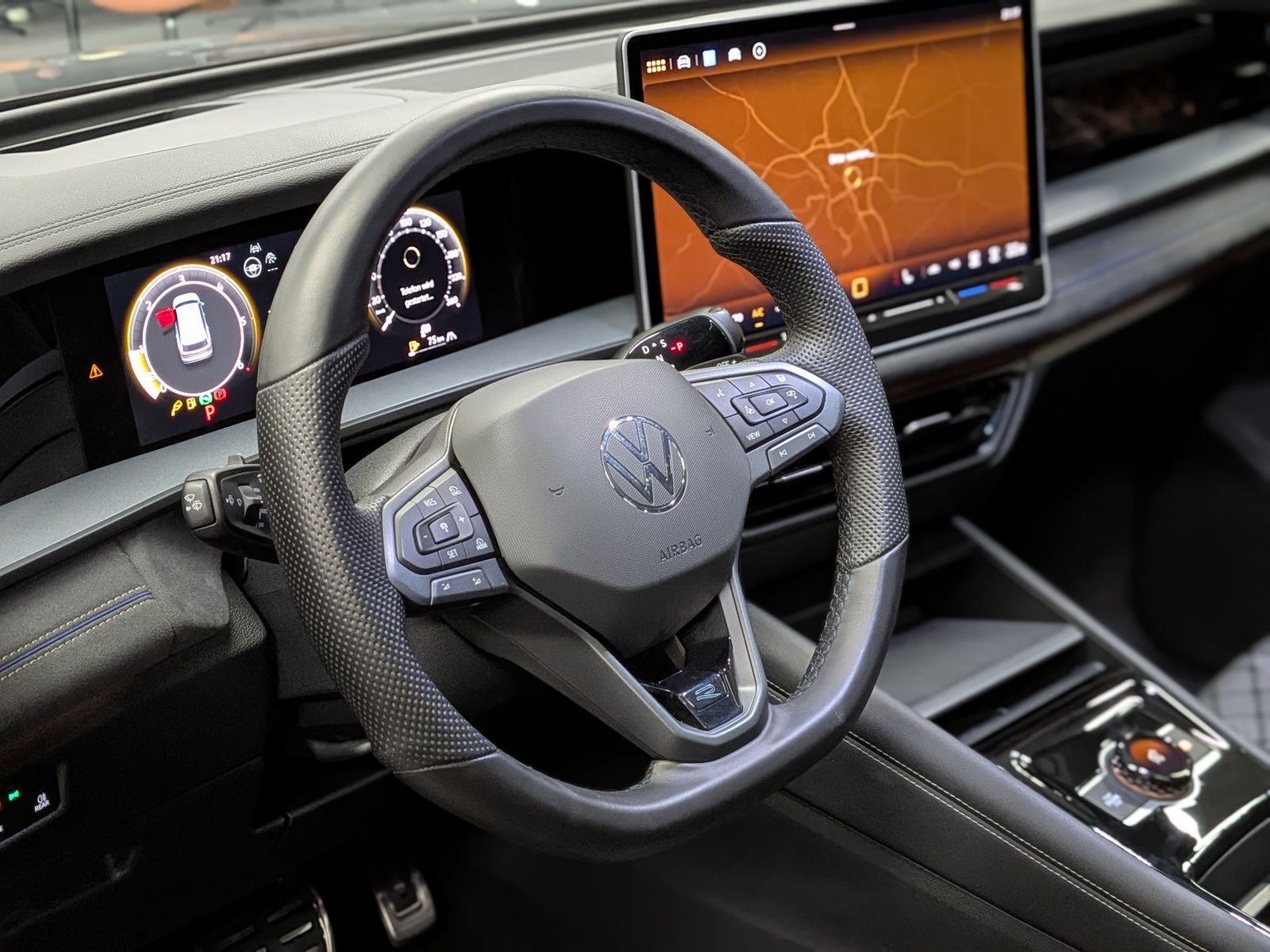 Fahrzeugabbildung Volkswagen Tayron 2.0TDI 4M R-Line Launch Pano Black AHK 20