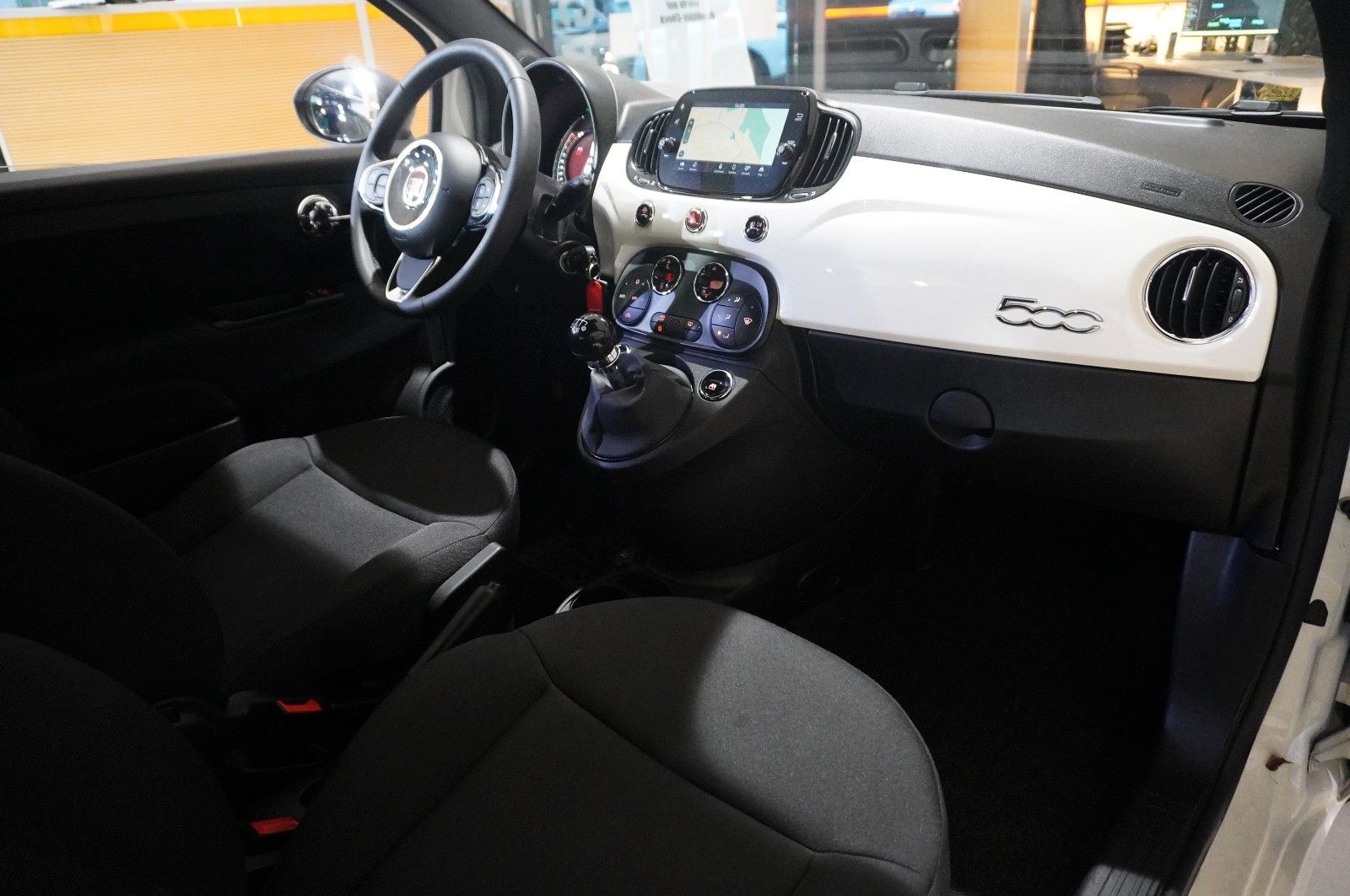 Fahrzeugabbildung Fiat 500 1.0 GSE HYBRID DOLCEVITA NAVI/LED/PDC/DAB+