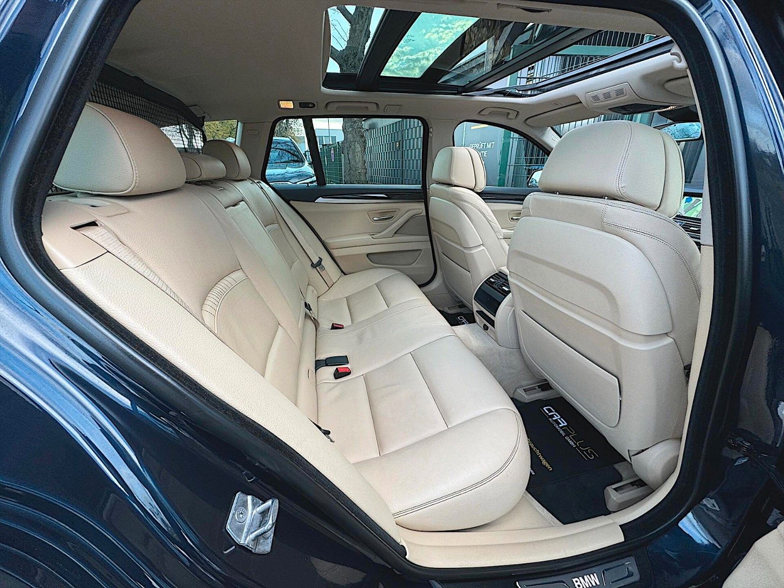 Fahrzeugabbildung BMW 520d Touring Luxury *Pano*Head Up*DAB*H&K*LED*