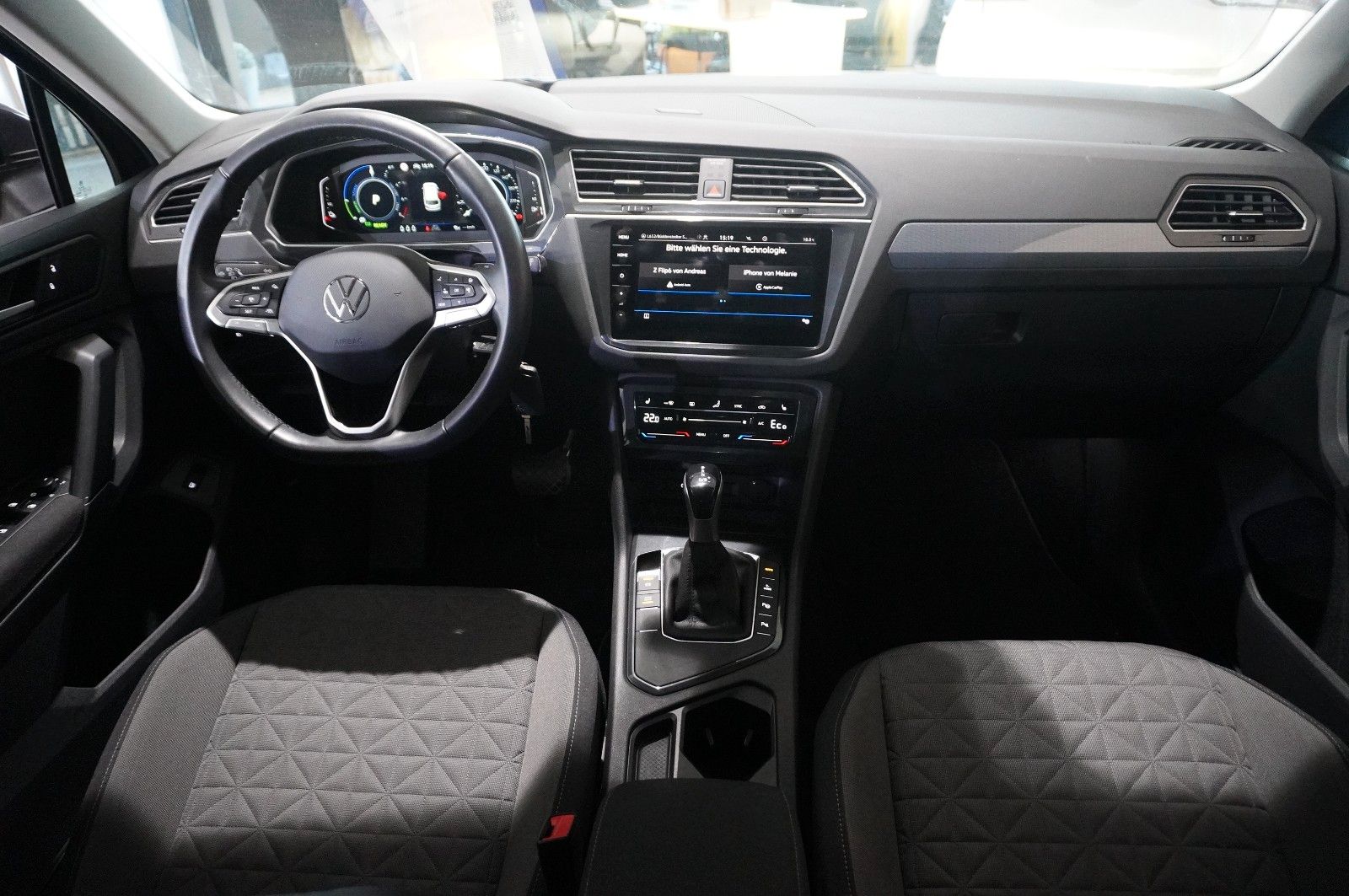 Fahrzeugabbildung Volkswagen Tiguan Life 1.4 e-HYBRID NAVI/LED/KAMERA/SH/VIRT