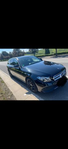 MERCEDES-BENZ E 220d T Autom. -