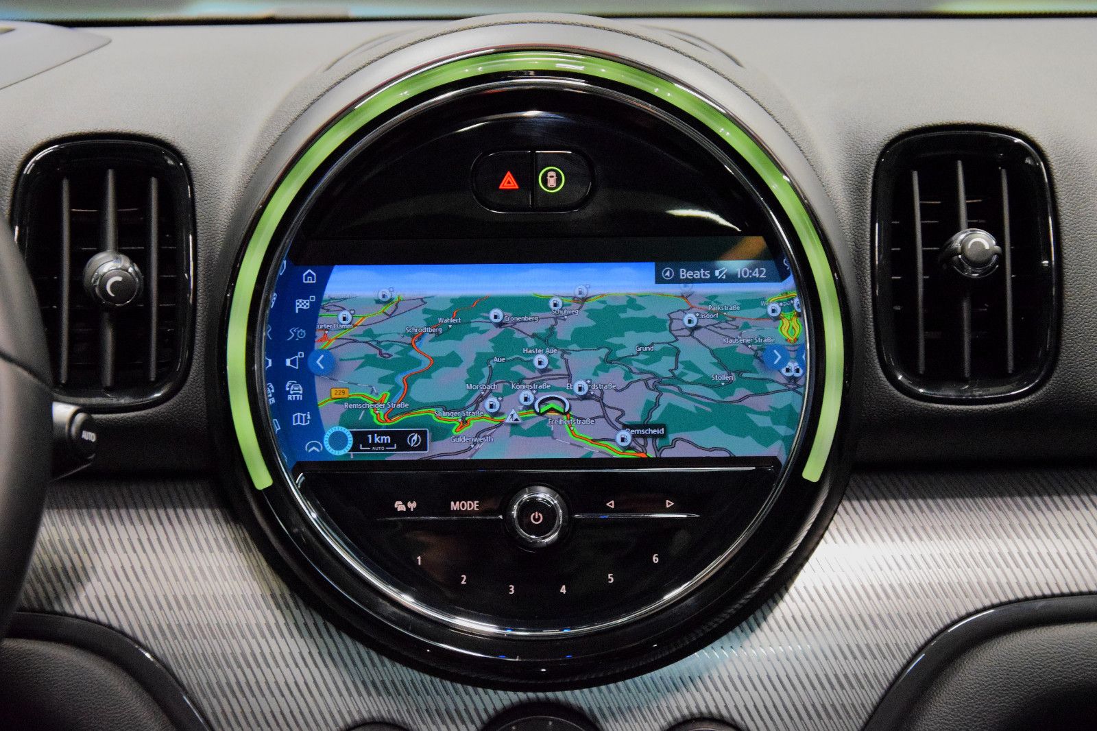 Fahrzeugabbildung MINI Cooper Countryman YOURS Pano HuD Leder Memory