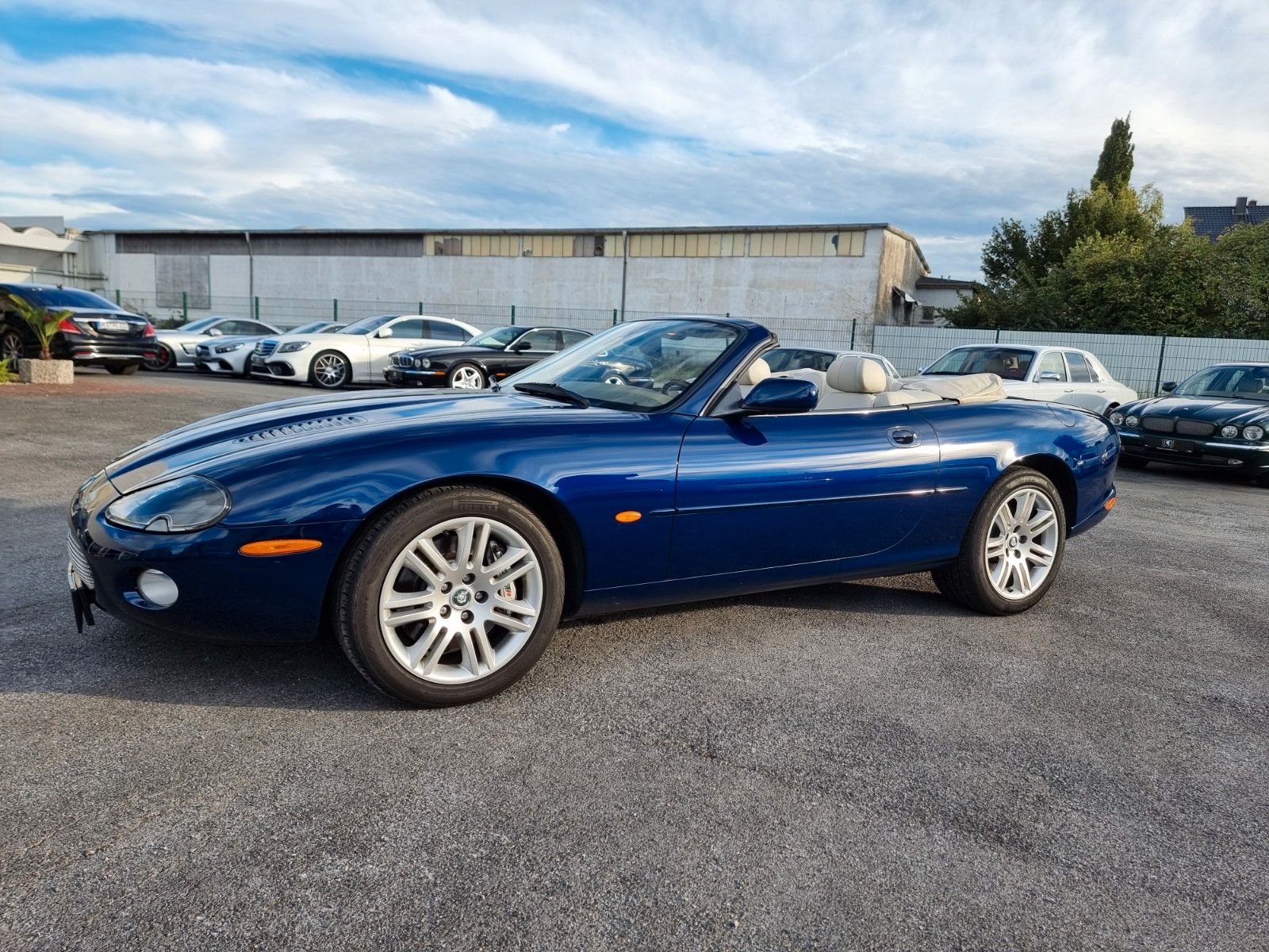 Fahrzeugabbildung Jaguar XKR Cabrio/Facelift/Traum Farbgebung+Bestzustand