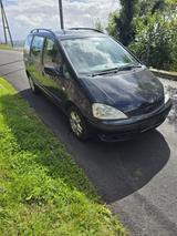 Ford Gala 2:8 Benzin - gebrauchte Ford Galaxy aus dem Jahr 2003