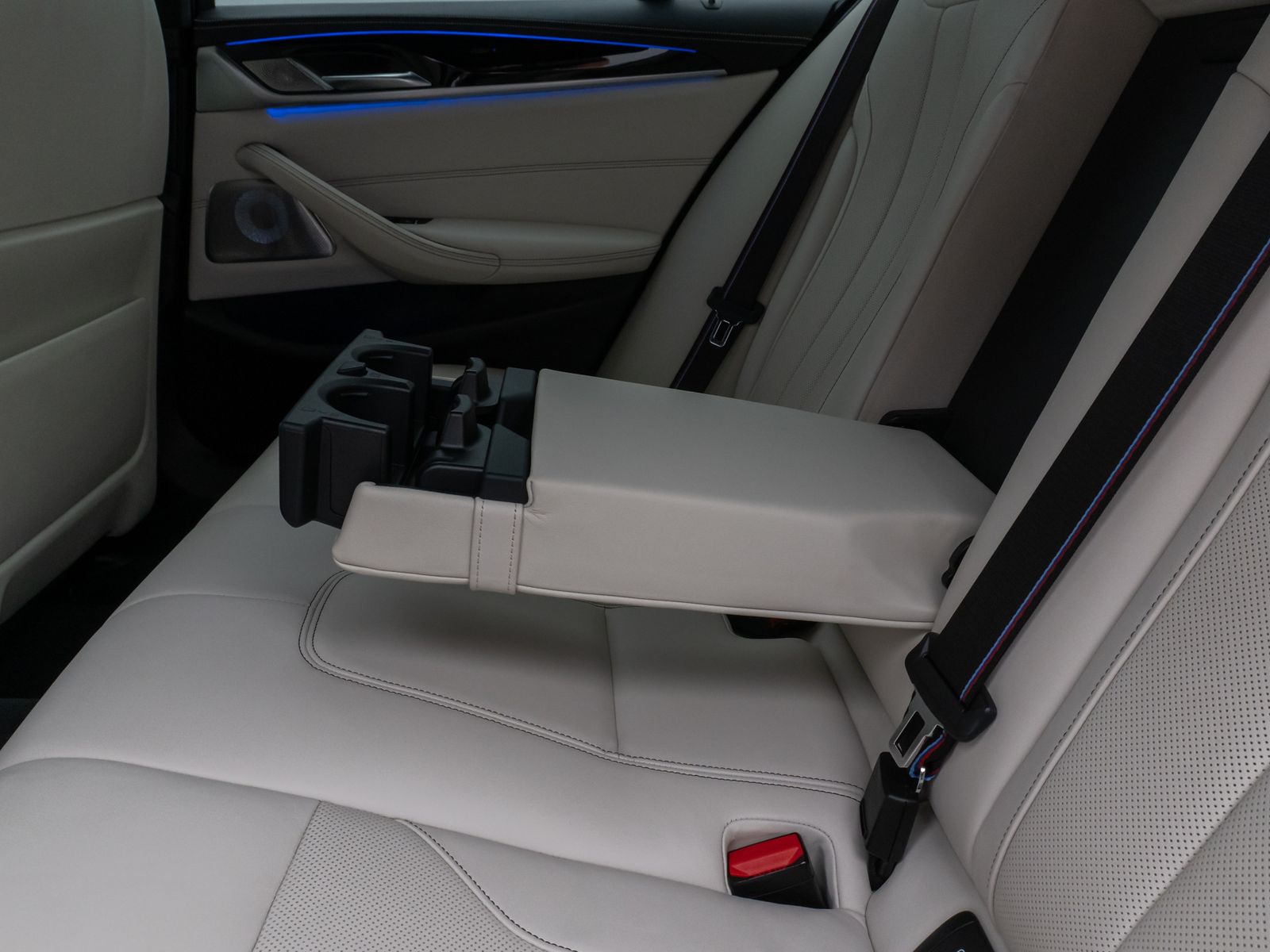 Fahrzeugabbildung BMW M5 xD 360°HUD DAB B&W SoftCl Massage Komfort