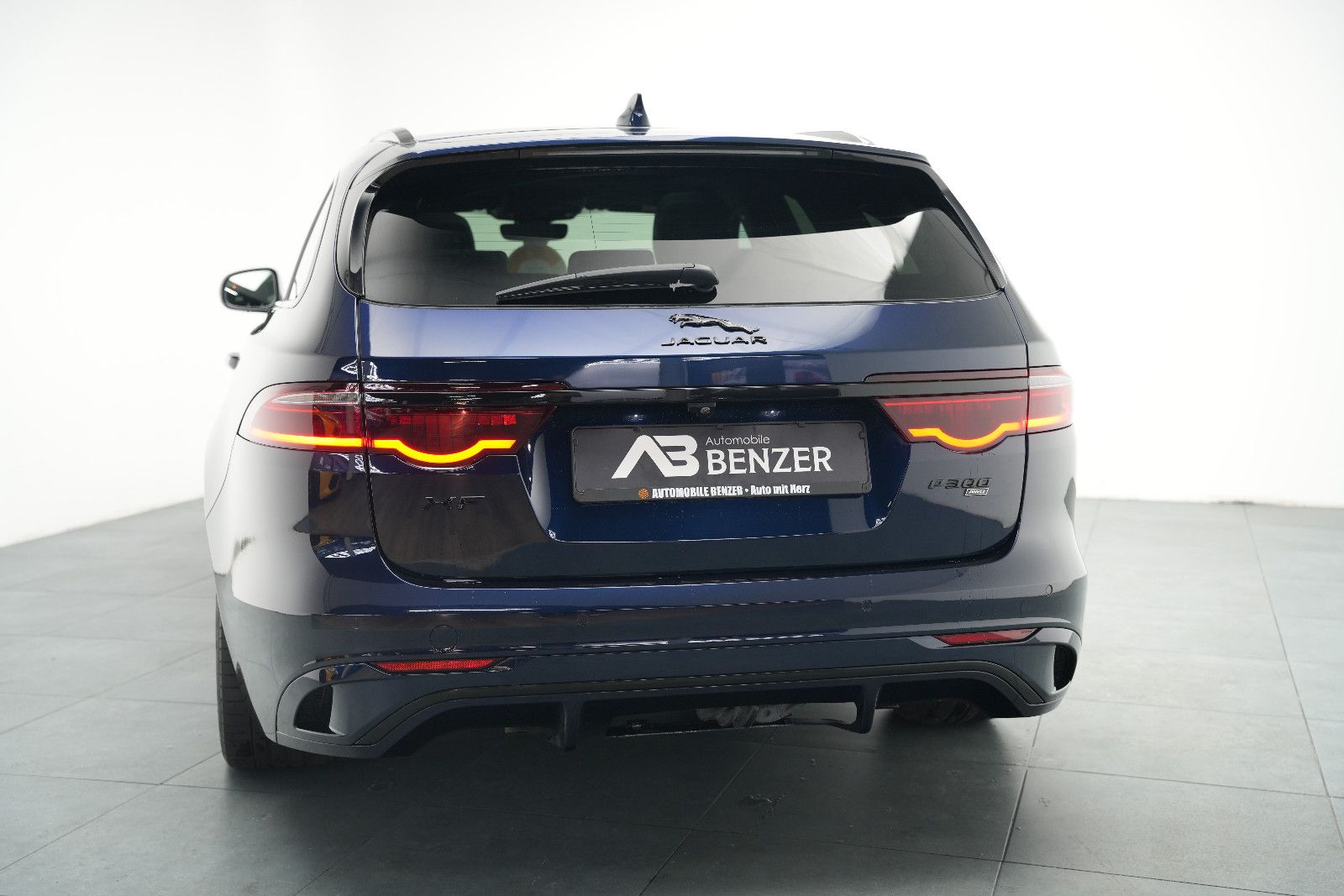 Fahrzeugabbildung Jaguar XF Sportbrake R-Dynamic SE AWD/PANO/KAM/MERIDIAN