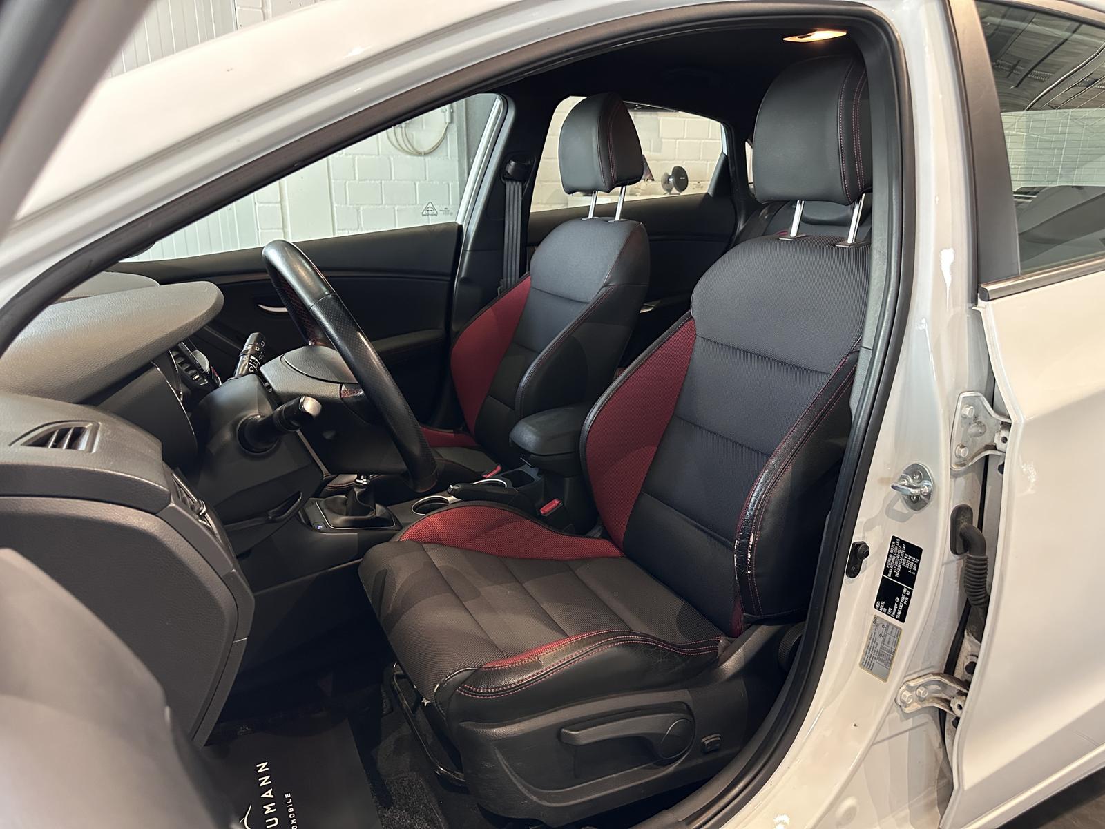 Hyundai i30 Turbo *1. HAND, NAVI, RFK, SCHECKHEFT*