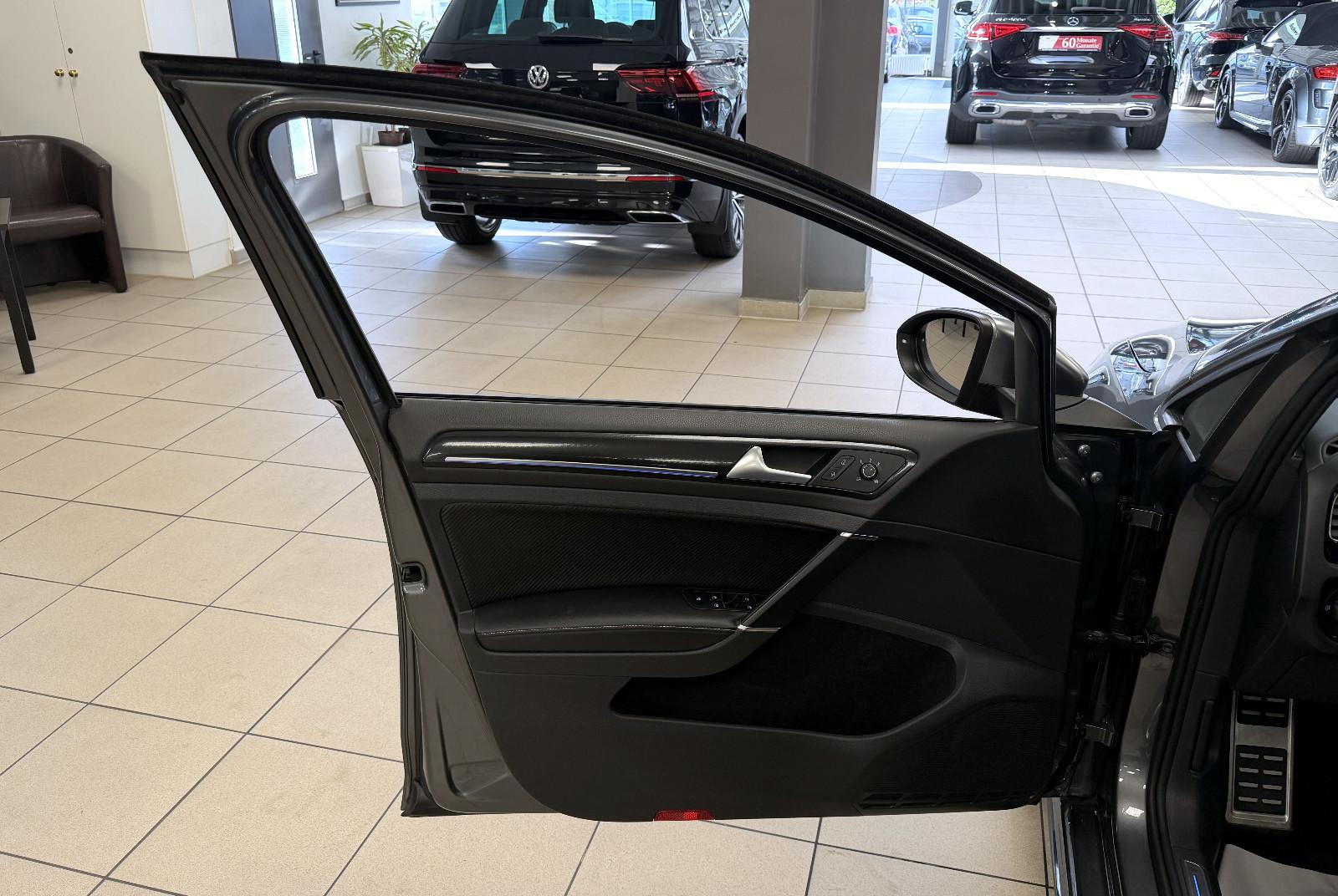 Volkswagen Golf VII R 4M *Akrapovic*PanSD*ACC*Carbon*Kamera