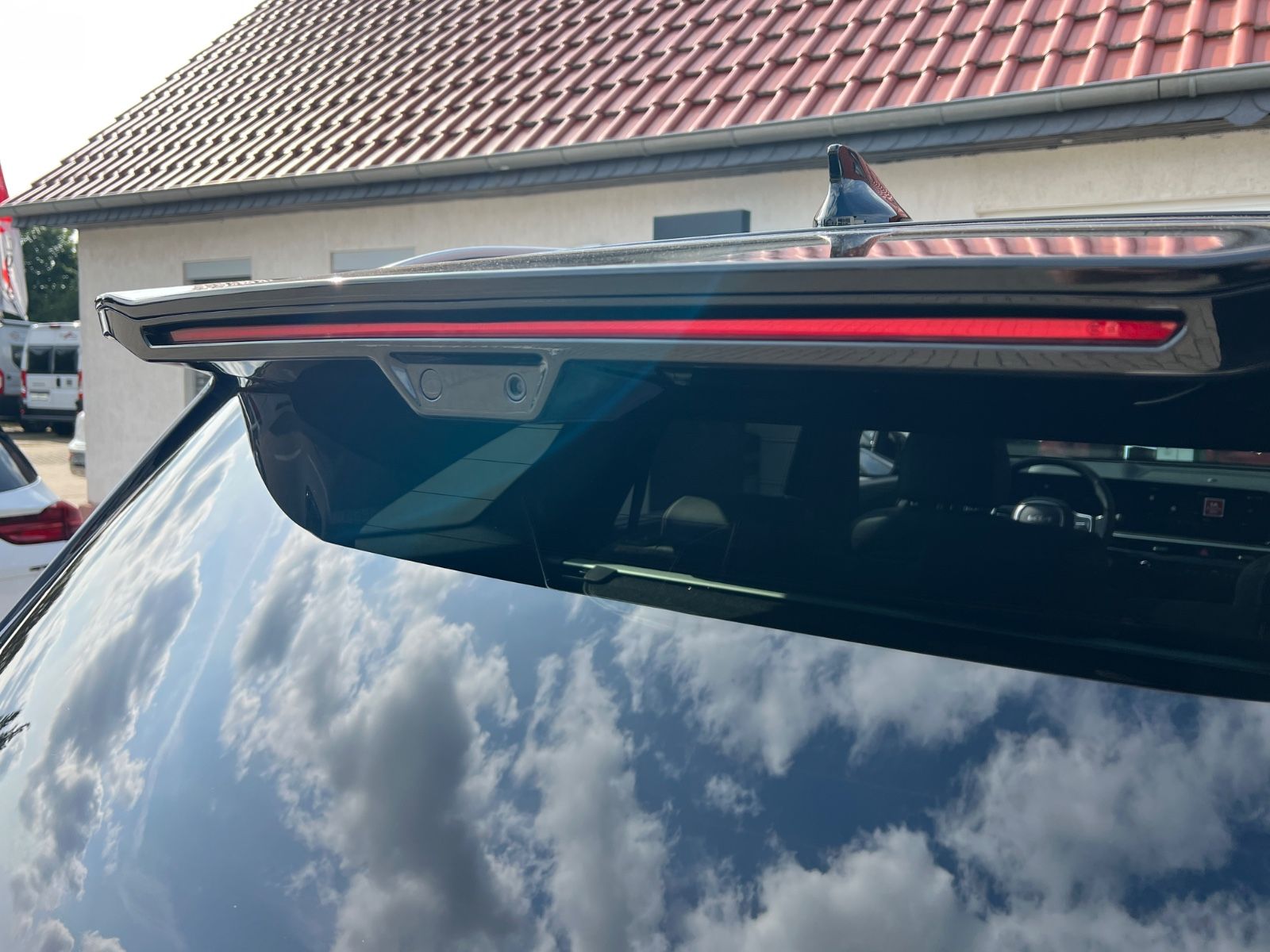 Fahrzeugabbildung Kia SORENTO PE 1.6T PHEV AWD PLAT 7S PAN PREMIUM