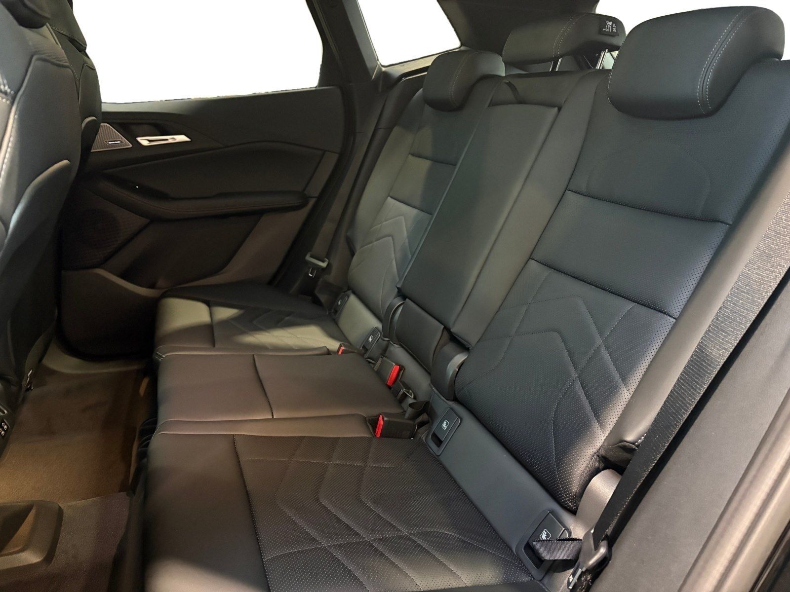 BMW 223 Active Tourer - Bild 11