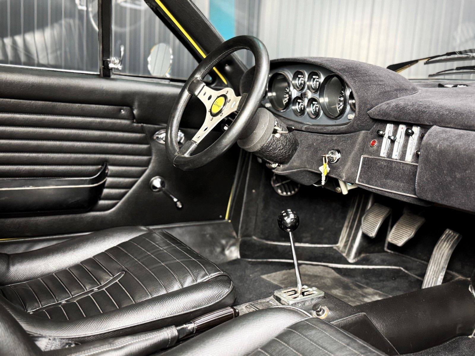Fahrzeugabbildung Ferrari Dino 246 GT + Giallo Fly + Vollrest. + Zustand 1