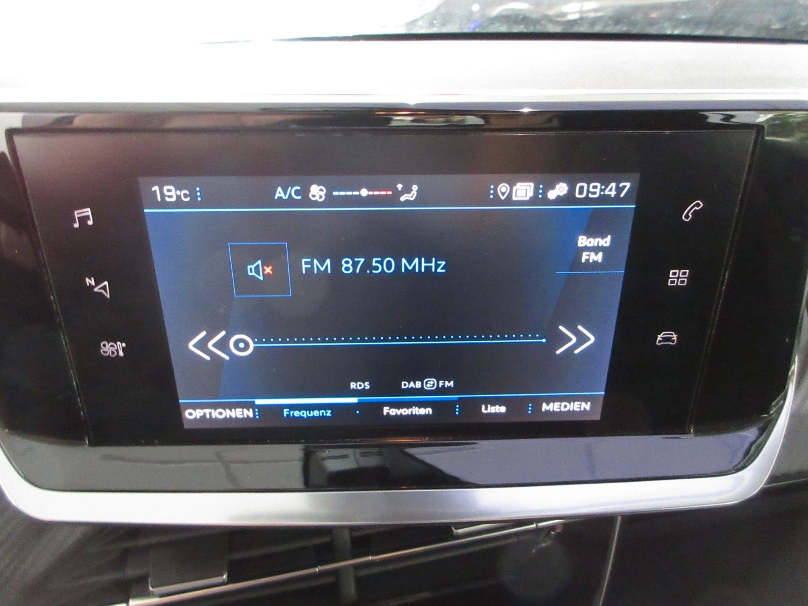 Fahrzeugabbildung Peugeot 208 Active Pack 1.2T LED/NAVI/PDC/ALU/TEMPOMAT