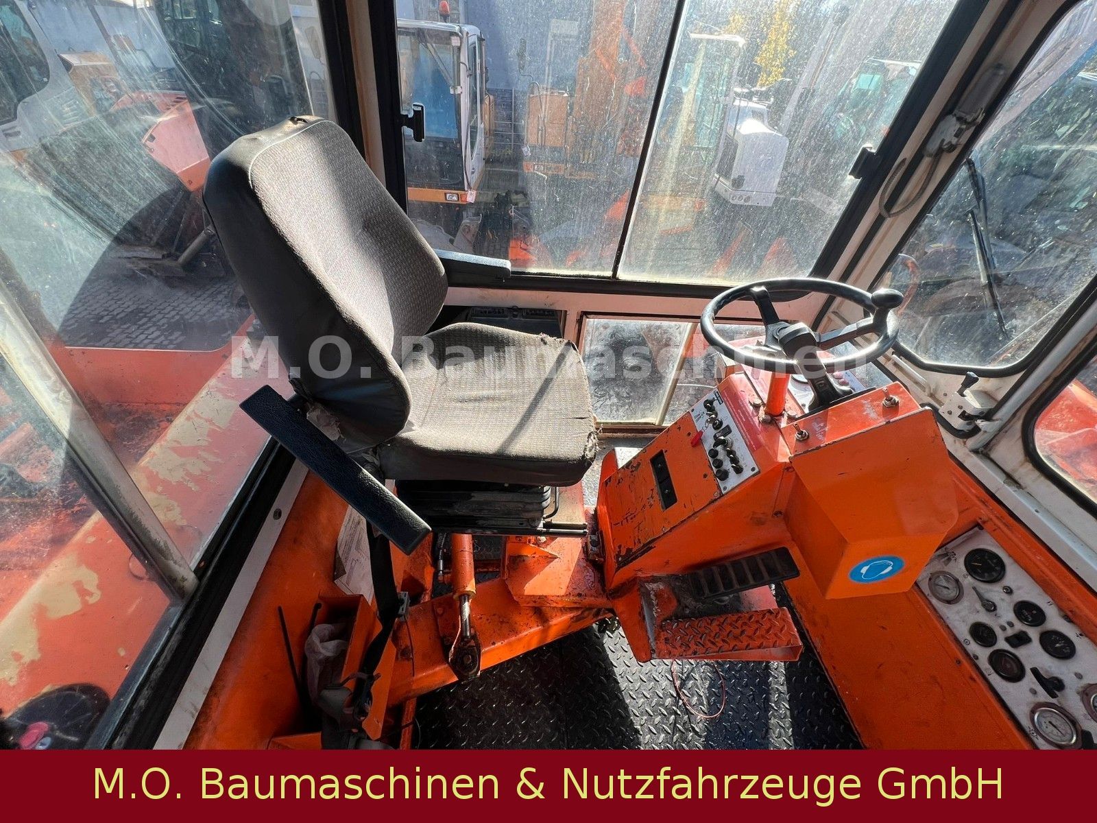 Fahrzeugabbildung Andere Corinsa CCR2135 / Gummiradwalze /