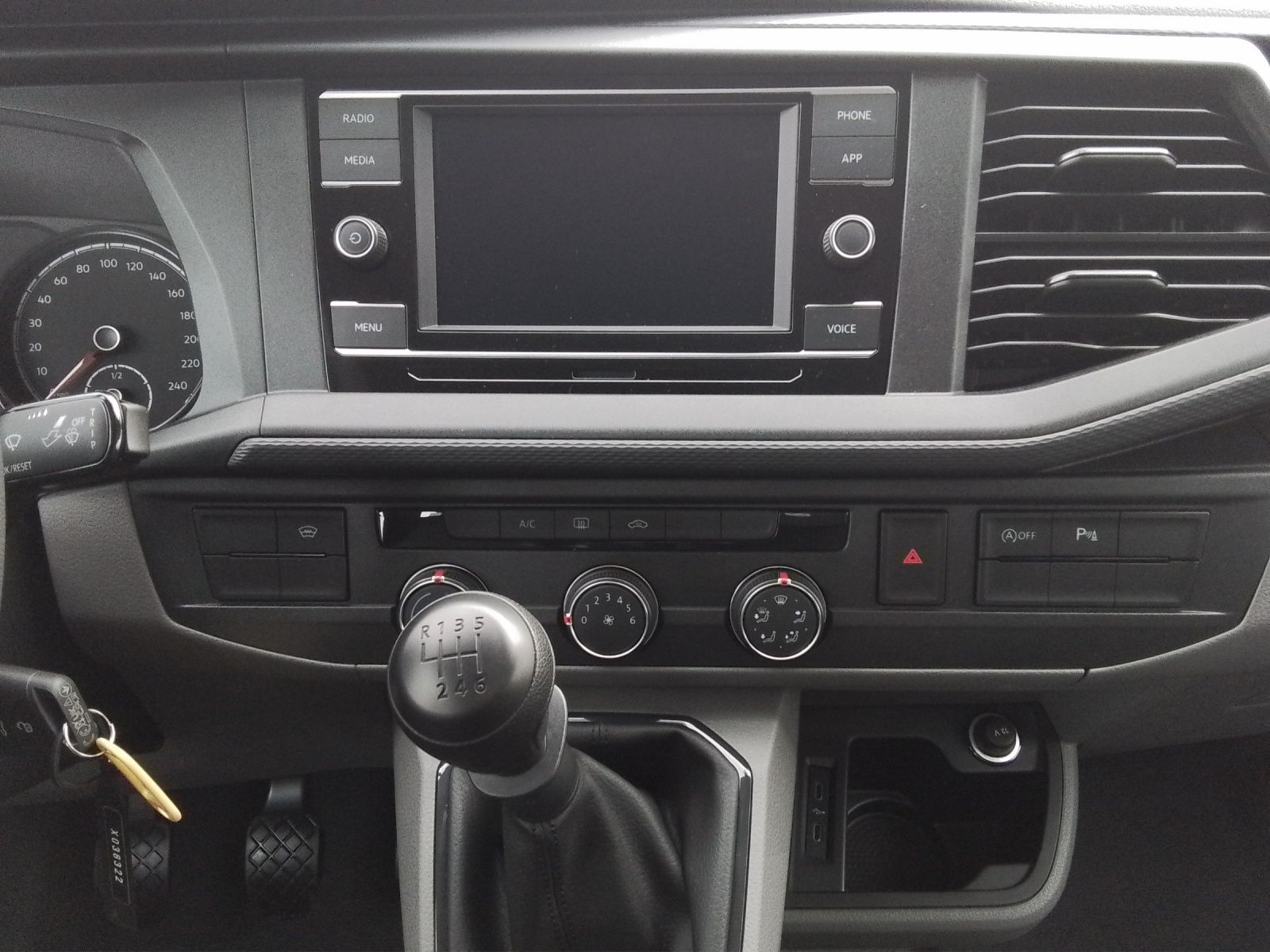 Fahrzeugabbildung Volkswagen T6 Kombi T6.1 TDI 9-Sitzer LED VORB. AHK KLIMA