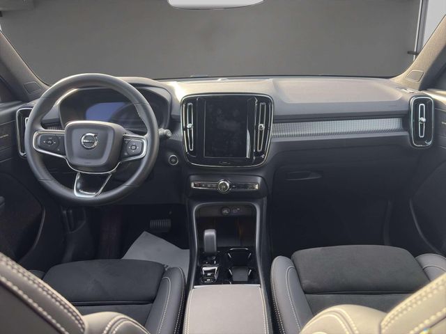 Volvo XC40 Plus Dark 2WD