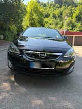 Opel Astra J 1.4 Turbo - Opel Astra aus 2010: Turbo