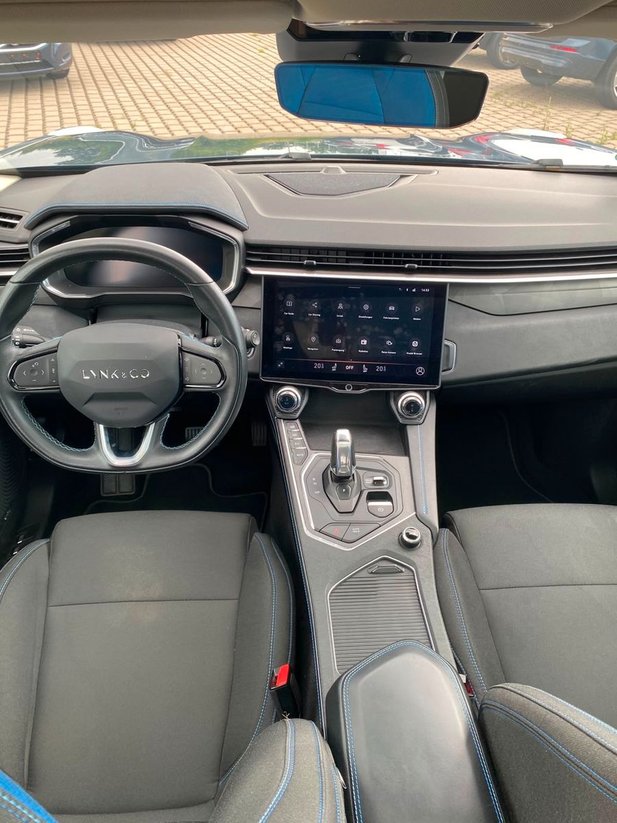 Lynk & Co 01