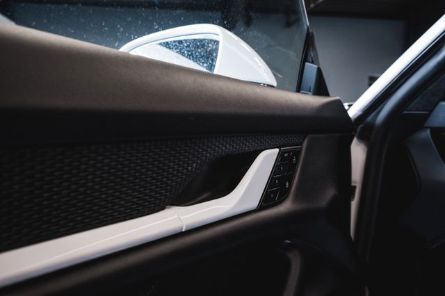 Fahrzeugabbildung Porsche Taycan 4S,FOLIERT, PerformanceBat, 21, Wärmep.