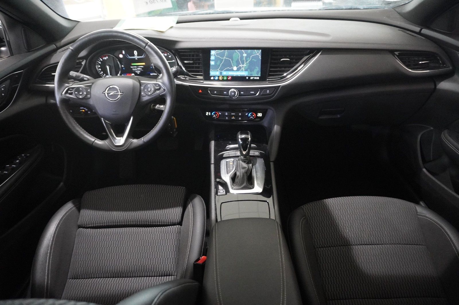 Fahrzeugabbildung Opel Insignia B ST 2.0T ELEGANCE NAVI/LED/VIRT./DAB+