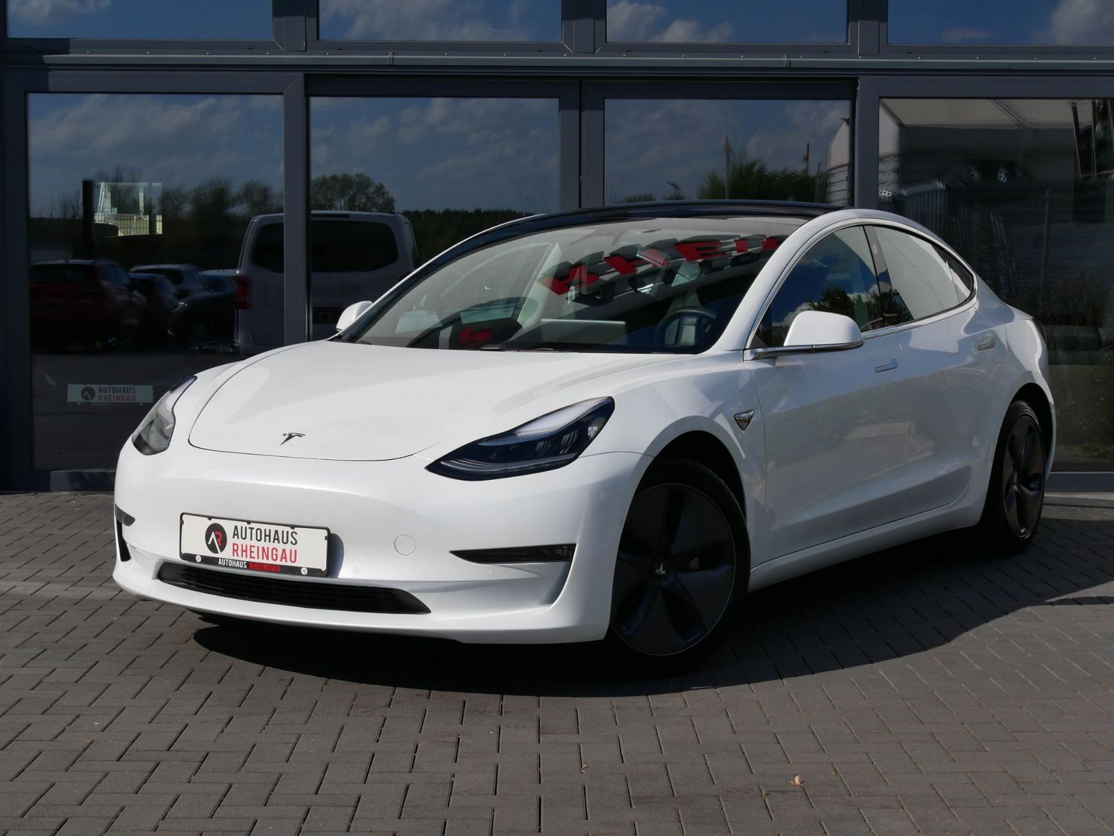 Tesla Model 3 Long Range Dual 75 kWh AWD 1. HAND