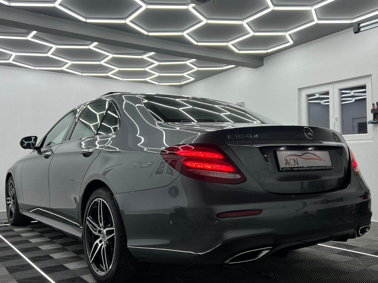Fahrzeugabbildung Mercedes-Benz E 350 d Lim. AMG-LINE/BURMESTER/ACC/PANO/WIDE
