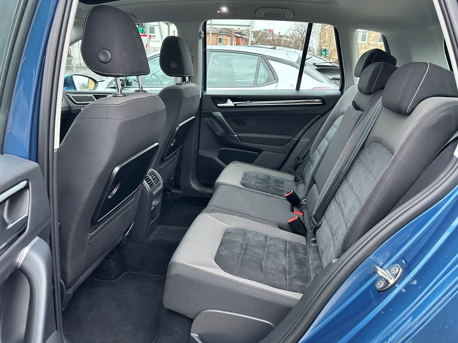 Fahrzeugabbildung Volkswagen GOLF SPORTSVAN VII HIGHLINE BMT*AHK+PANO+AUTOM.*