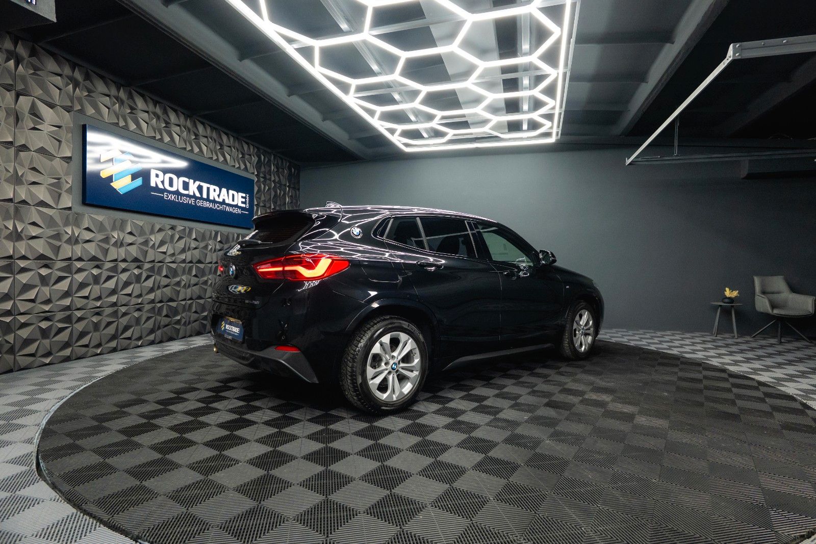 Fahrzeugabbildung BMW X2 sDrive 18i M Sport Automatik *Alcantara*LED*