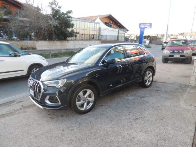 AUDI AUDI Q3 40 TDI quattro S tronic Business Advance