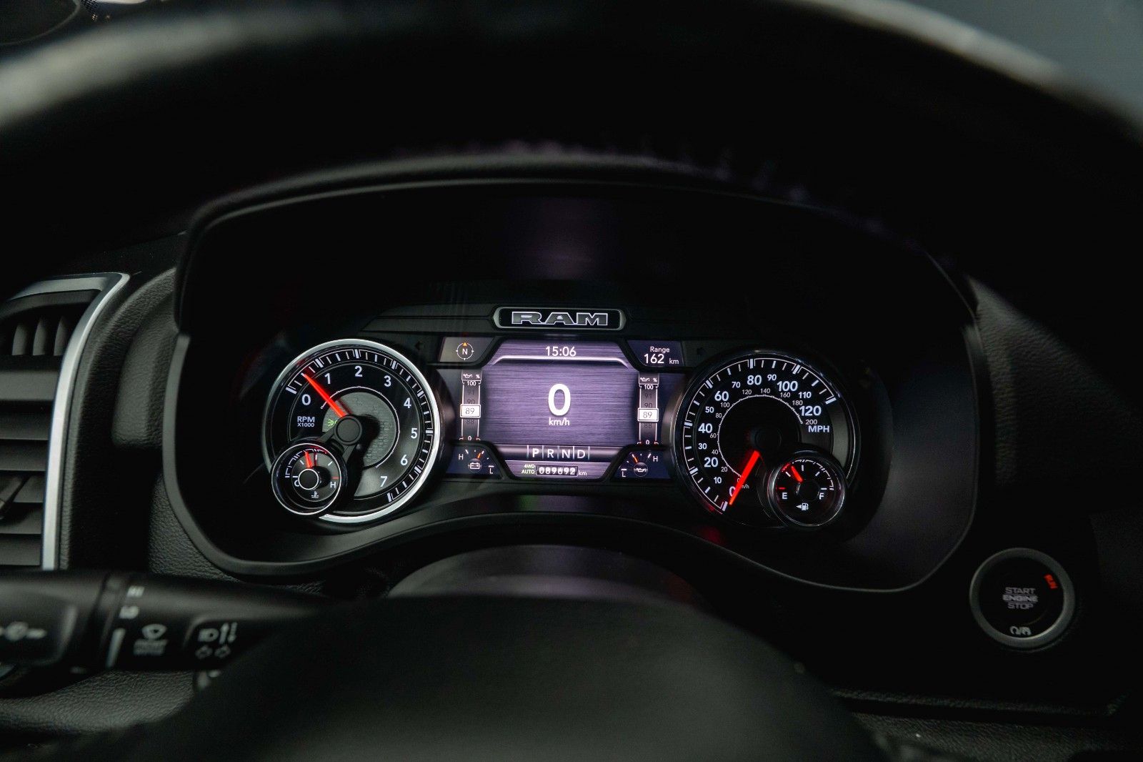 Fahrzeugabbildung Dodge RAM 5.7 V8 HEMI 4x4 OFFROAD Night-Paket *LED*