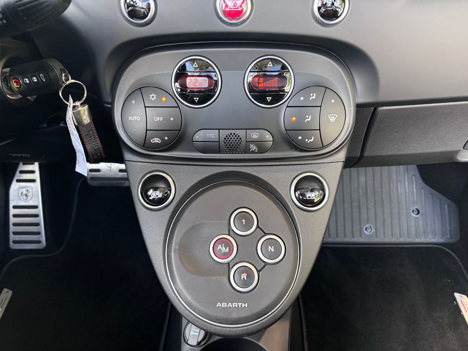 Fahrzeugabbildung Abarth 695C Automatik KLIMA NAV BEATS LEDER SHZ