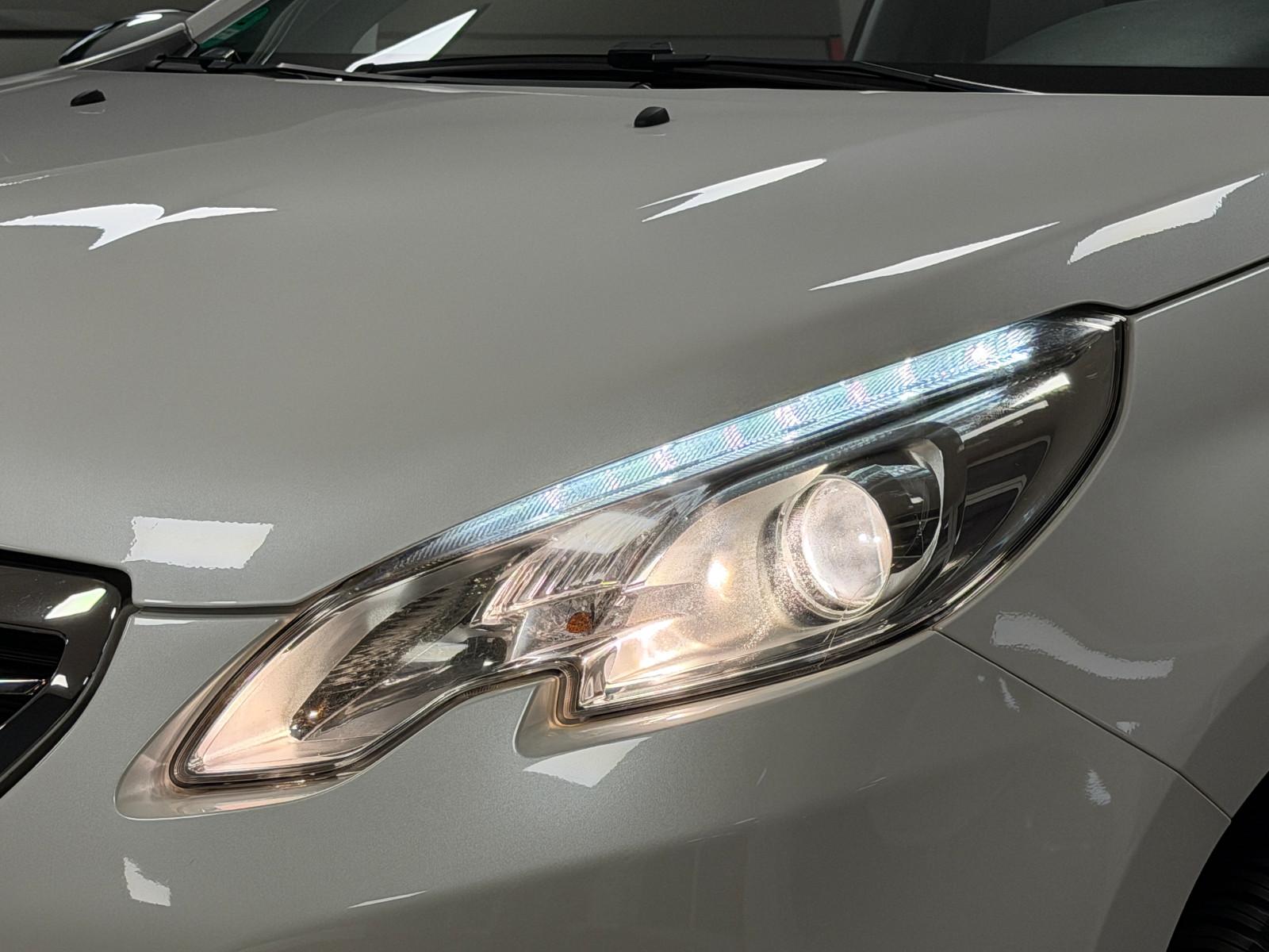 Peugeot 2008 Allure 1.6 e-HDi Automatik /2.HD/LED/SITZHZ