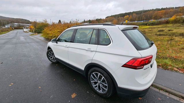 Volkswagen VW Tiguan 2.0 Comfortline, AHK, Navi usw