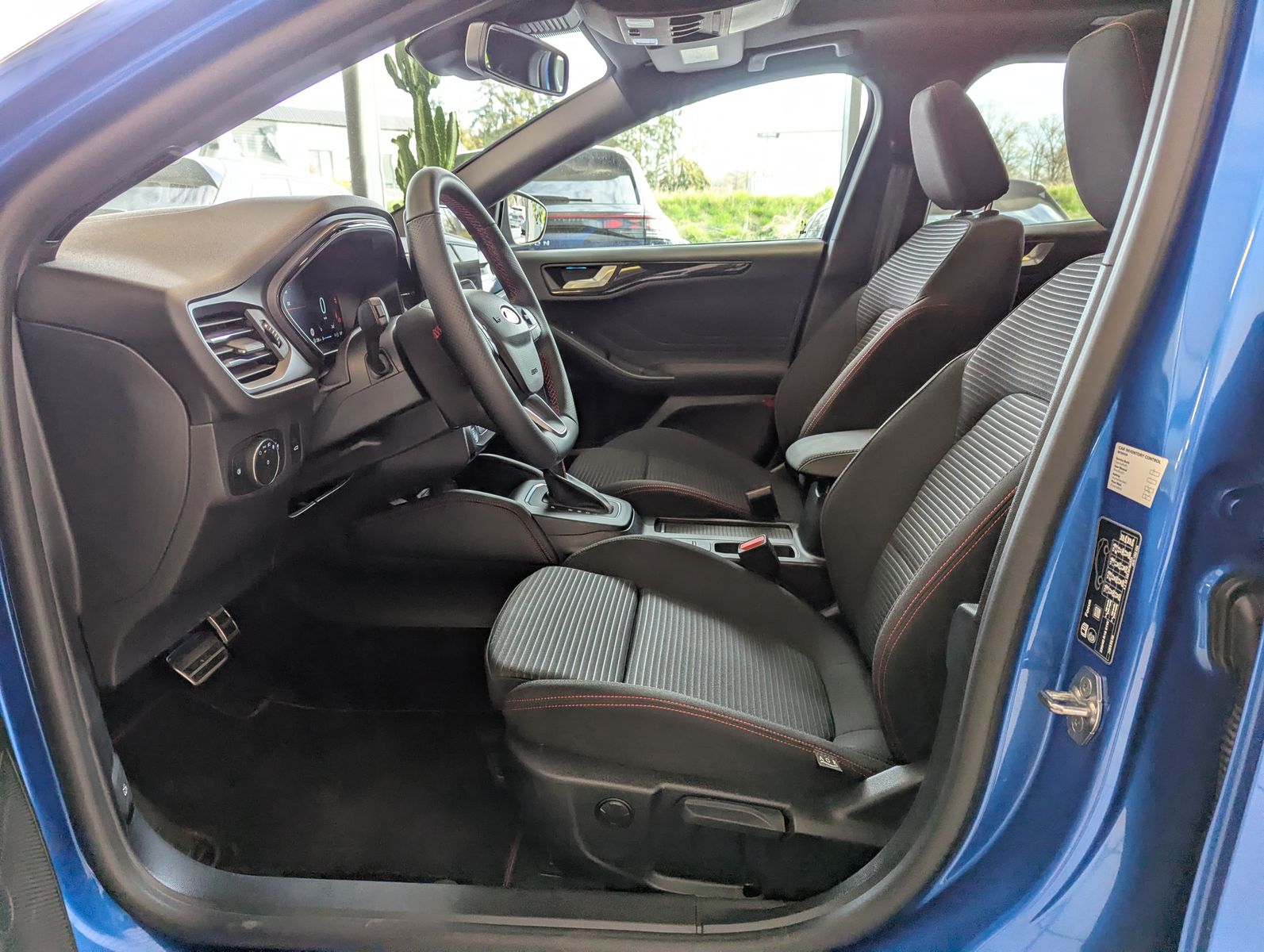 Fahrzeugabbildung Ford Focus 1.0 ST-Line X Styling Matrix B&amp;O Pano 18"