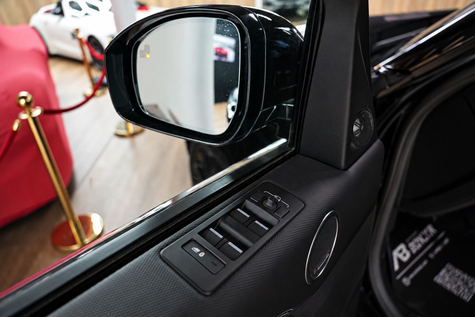 Fahrzeugabbildung Land Rover Discovery R-Dynamic AWD/7-SITZER/360'°Cam/AHK