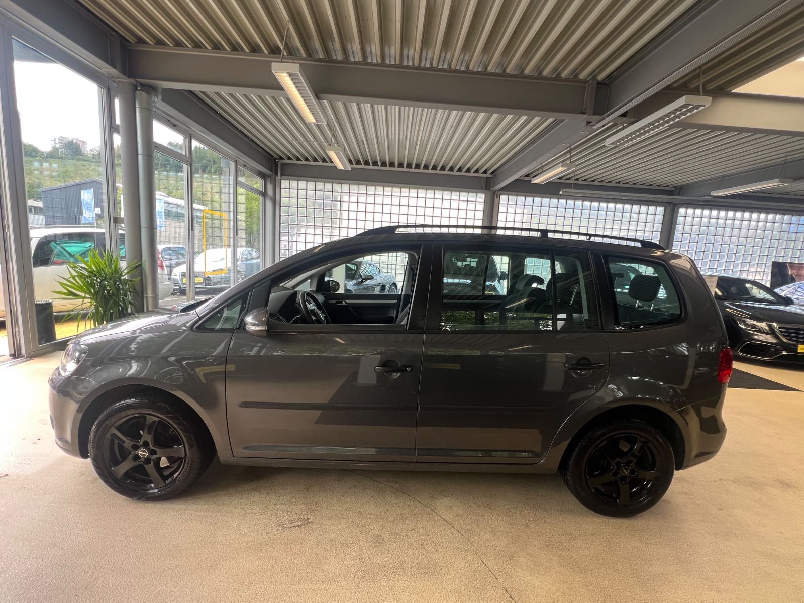 Fahrzeugabbildung Volkswagen Touran 1.6 TDI * 7.SITZER * SITZHEIZUNG *