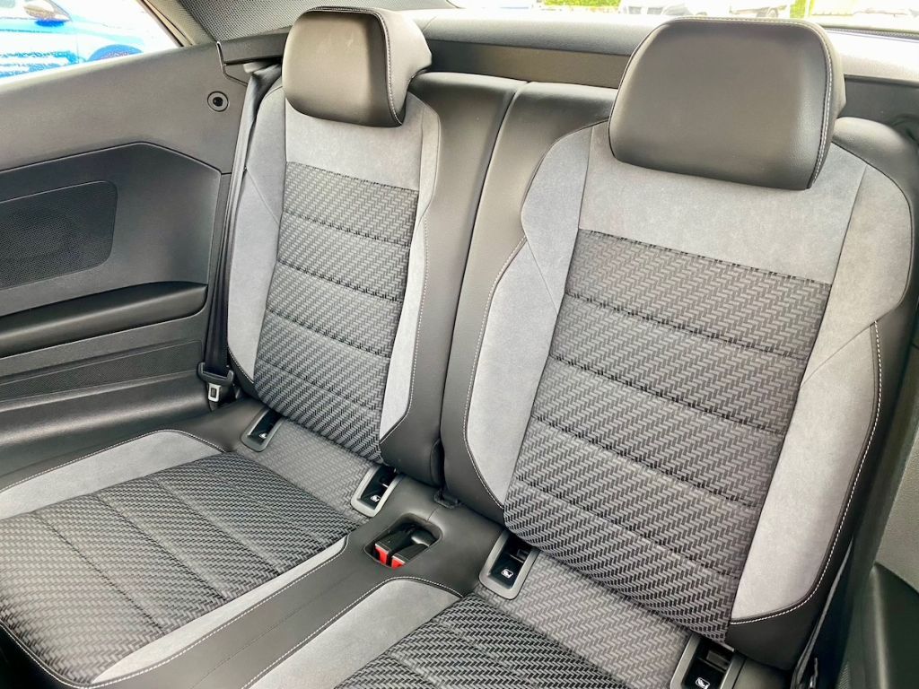 Fahrzeugabbildung Volkswagen T-Roc Cabriolet 1.5 DSG R-Line AAC GJR AHK NAVI