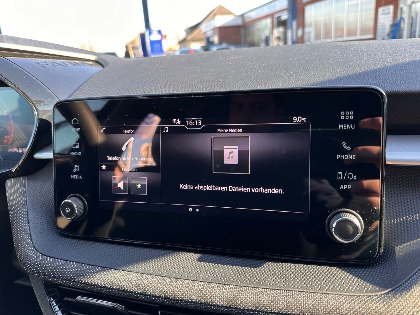 Fahrzeugabbildung SKODA Fabia 1.0 TSI DSG Selection LED/PDC/SHZG/APP/GRA