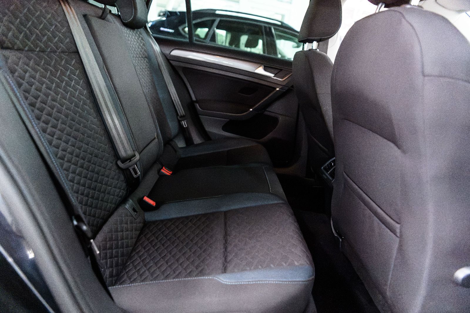 Fahrzeugabbildung Volkswagen Golf VII IQ.DRIVE +SHZ +ACC +NAVI