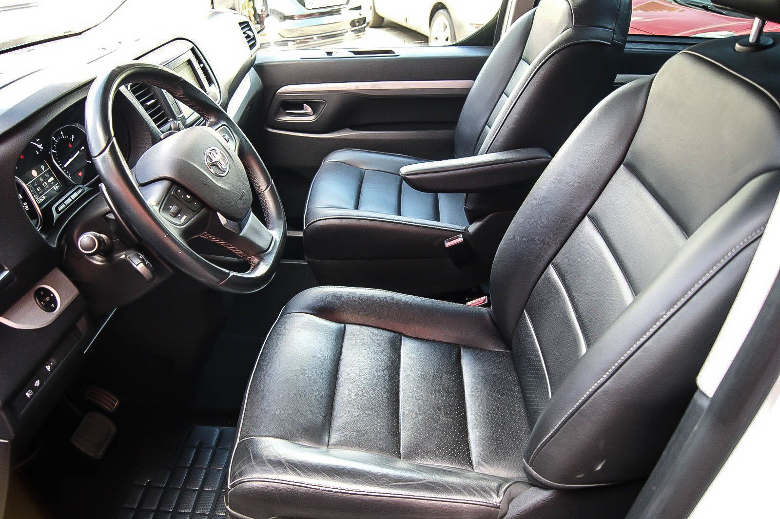 Fahrzeugabbildung Toyota Proace Verso 2.0 D-4D L1 Executive HEADUP 7SITZE