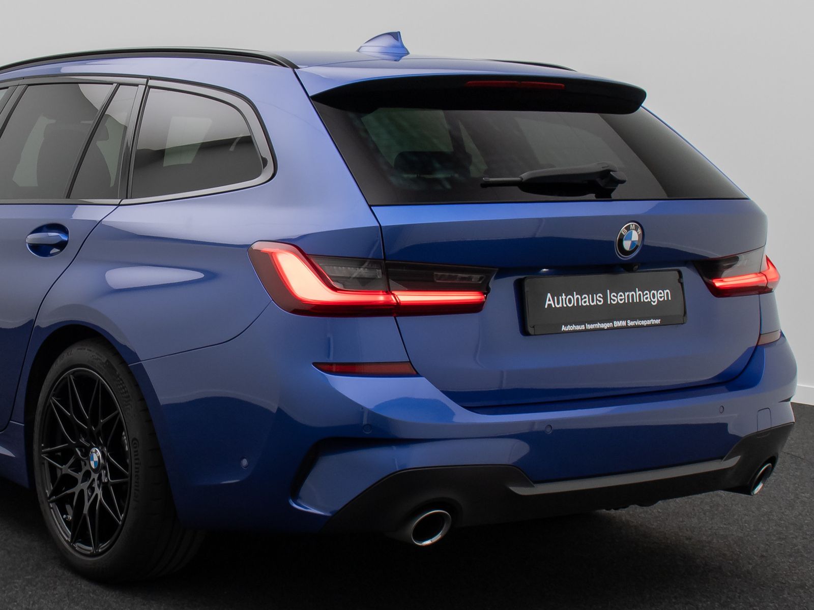 Fahrzeugabbildung BMW 330d M Sport Panorama HUD DAB Laser HiFi AHK