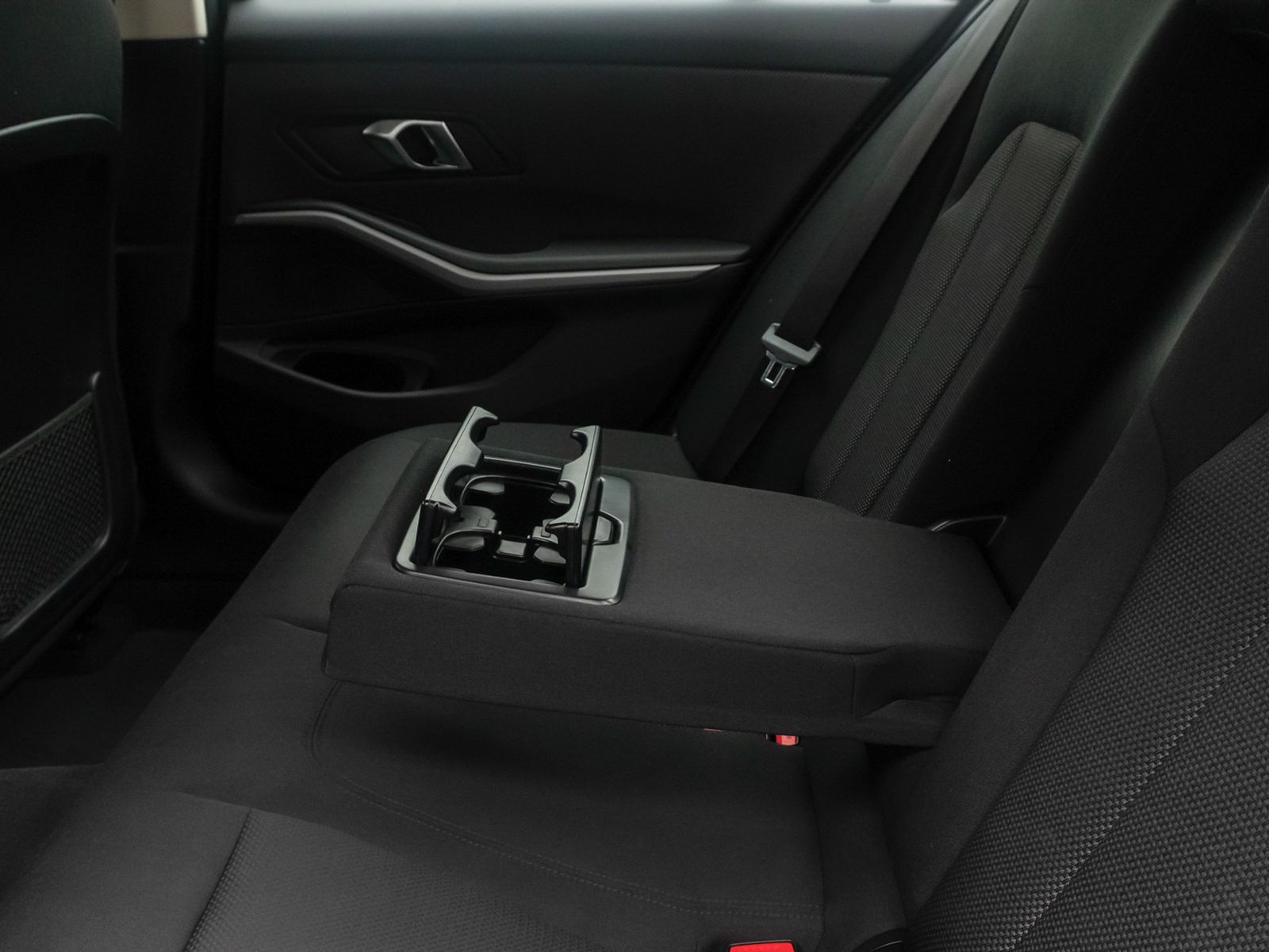 Fahrzeugabbildung BMW 318i GeschwindigRe DAB PDC CockpitPlus Widscreen