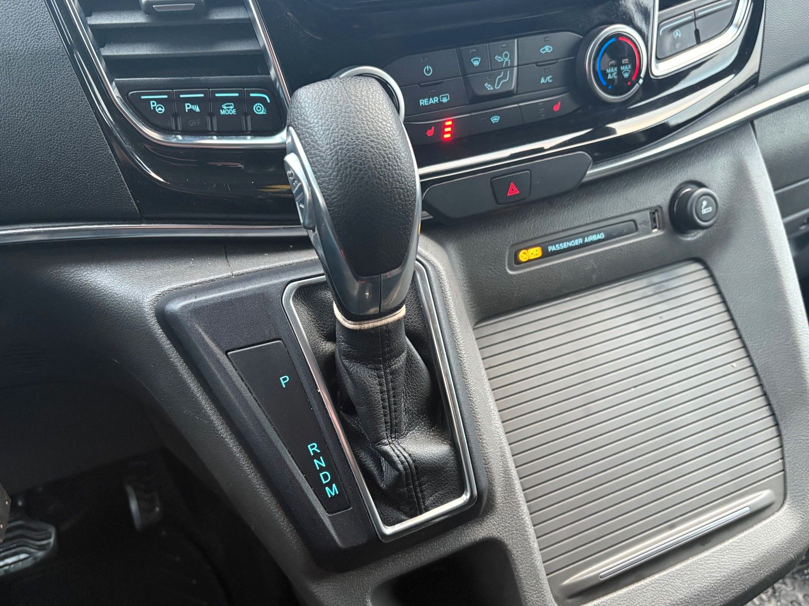 Fahrzeugabbildung Ford Tourneo Custom Aut. 320 L2 Tourneo Titanium Lede