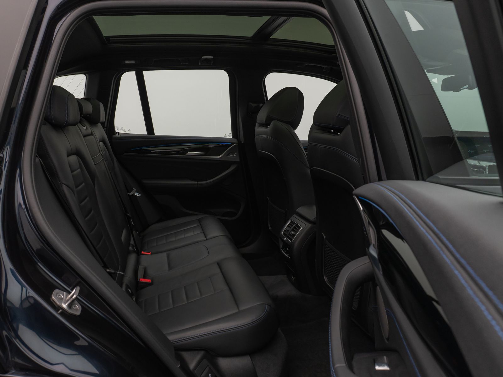 Fahrzeugabbildung BMW iX3 Impressive M Sport Panorama 360°HUD DAB H/K