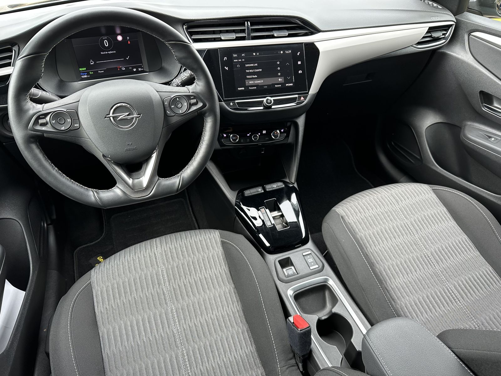 Fahrzeugabbildung Opel Corsa e Edition KOMFORT-PAKET+SHZ+EPH+16ZOLL+1HD