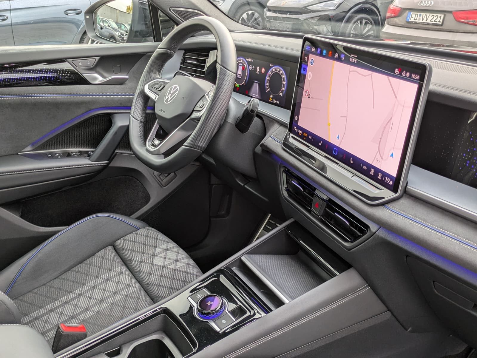 Fahrzeugabbildung Volkswagen Tayron 2.0 TDI 4M R-Line 7Si*MATRIX*AHK*PANO*HUD